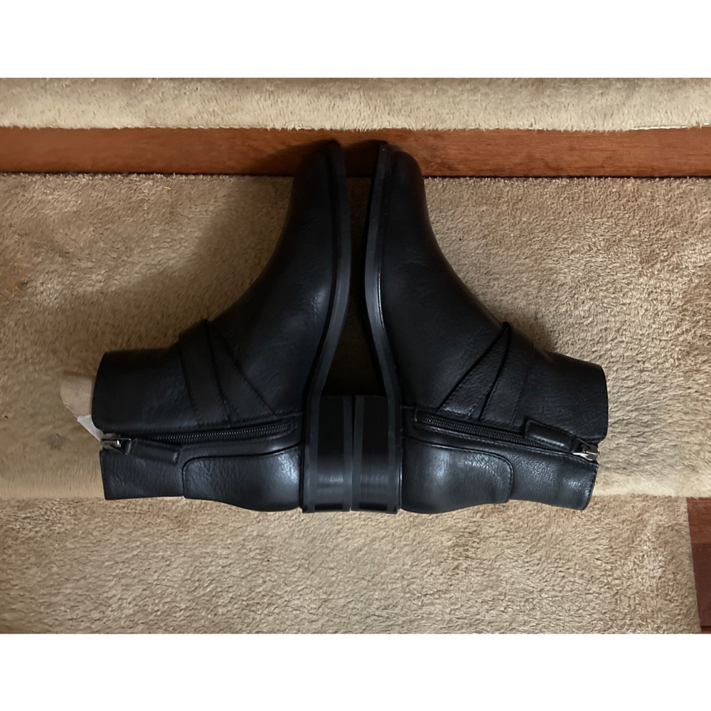NWOT Aquatalia Black Leather Ankle Boots & Booties Women Size 8 - Picture 6 of 10